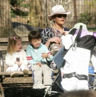 娱乐圈孩子爆料,揭秘明星家庭背后的故事 第2张 娱乐圈孩子爆料,揭秘明星家庭背后的故事 第2张